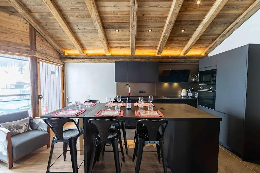 Top Floor Appartment, Ski In Ski Out, Superb View La Daille France